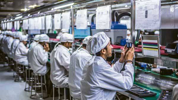 Govt woos phone makers with sops, ready-to-use facilities - livemint.com - India
