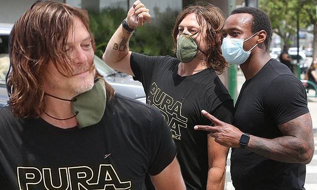George Floyd - Norman Reedus bonds with fans as he joins protests in LA sparked by the death of George Floyd - dailymail.co.uk - Los Angeles - Costa Rica