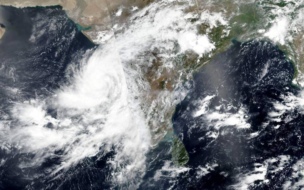 Severe cyclone approaches India's financial capital Mumbai - clickorlando.com - city New Delhi - India - city Mumbai, India