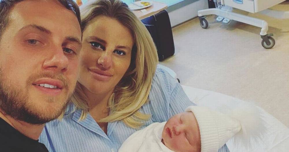 Danielle Armstrong - Tom Edney - Mae Edney - Danielle Armstrong shares beautiful nude photo taken minutes after giving birth - mirror.co.uk