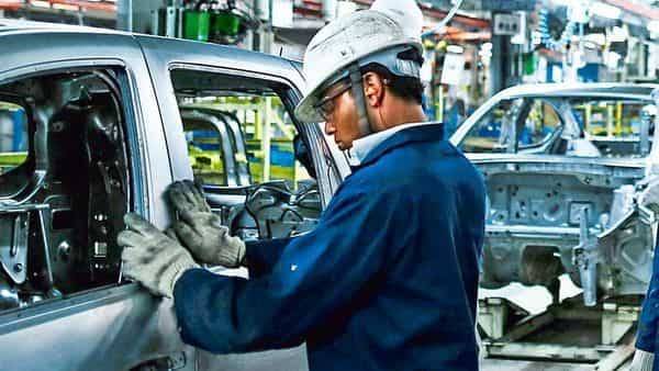 Covid impact: Auto dealers urge OEMs to hike profit margin as sales plunge - livemint.com - city New Delhi - India