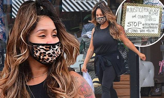 Nicole 'Snooki' Polizzi surprises shoppers waiting at curbside pick-up outside her NJ boutique - dailymail.co.uk - Jersey - city Madison
