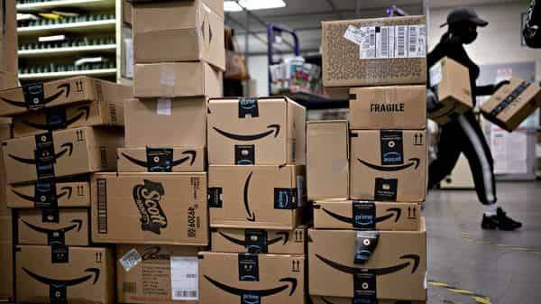 Amazon workers sue over covid-19 brought home from warehouse - livemint.com - New York