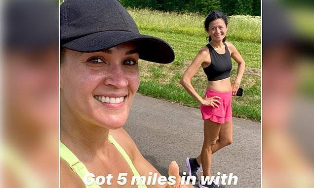 Carrie Underwood flaunts her flawless complexion after embarking on a five mile run with a pal - dailymail.co.uk