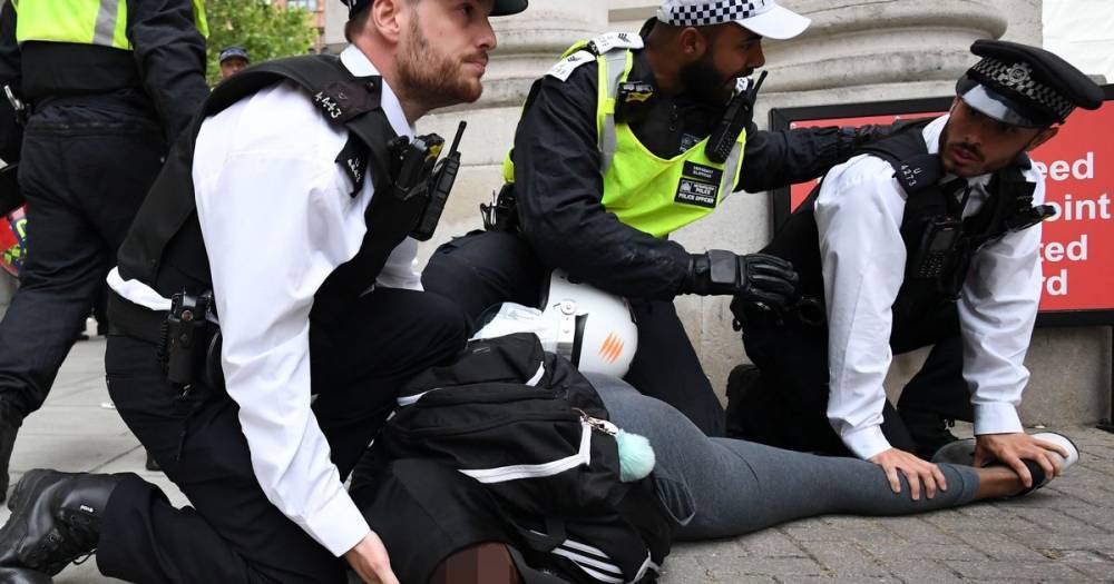 George Floyd - Black Lives Matter protest in London ends in clashes as fights break out by Downing Street - dailystar.co.uk - city London - city Westminster - county Hyde