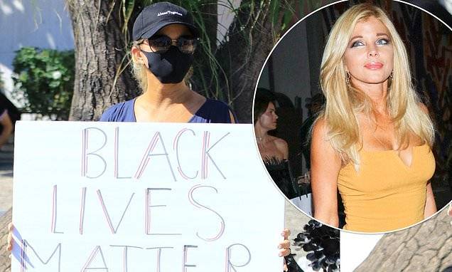Donna D'errico joins a Black Lives Matter protest in the Studio City neighborhood - dailymail.co.uk - city Studio