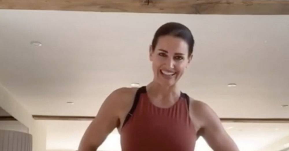 Kate Garraway - Kirsty Gallacher - Sky Sports' Kirsty Gallacher, 44, shows off washboard abs in skimpy crop-top - dailystar.co.uk
