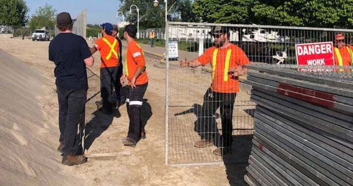 Coronavirus: Town of Cobourg installs metal fencing at closed Victoria Beach - globalnews.ca - county Hall - Victoria, county Hall