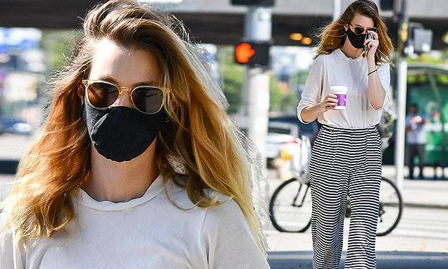 Whitney Port keeps it casual in flowing striped trousers and sandals - dailymail.co.uk - Los Angeles - city Los Angeles