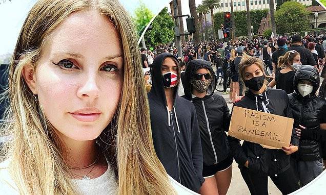 Lana Del Rey - Lana Del Rey posts a gorgeous selfie before she joins friends for another day of protesting in LA - dailymail.co.uk - Los Angeles - county George - county Floyd - city Minneapolis, county Floyd