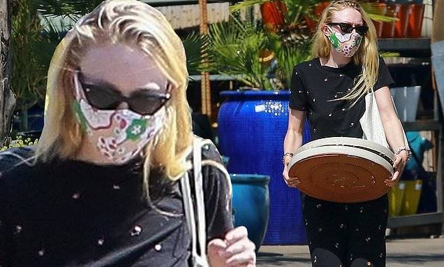 Dakota Fanning sports an all black patterned ensemble for an outing to a plant nursery - dailymail.co.uk - Los Angeles - state California