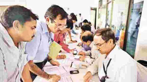 Maharashtra government employees must report to work once a week or face pay cut - livemint.com - India - city Mumbai