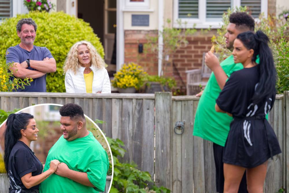 Katie Price - Amy Priceа - Katie Price and son Harvey visit her mum for the first time in 10 weeks - thesun.co.uk