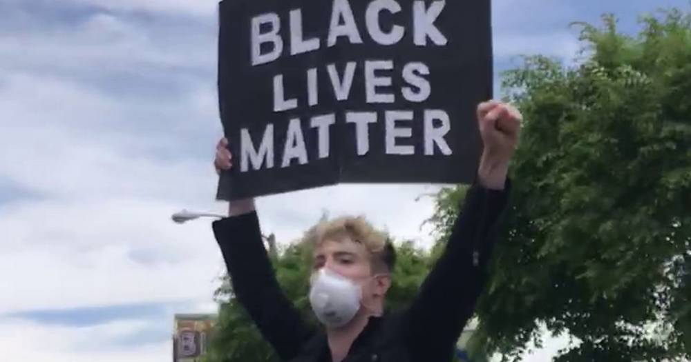 Tara Reid - Edward Grimes - John Grimes - George Floyd - Derek Chauvin - X Factor's Jedward protest on top of moving car during Black Lives Matter march - dailystar.co.uk - Usa - state California - Los Angeles, state California - city Hollywood