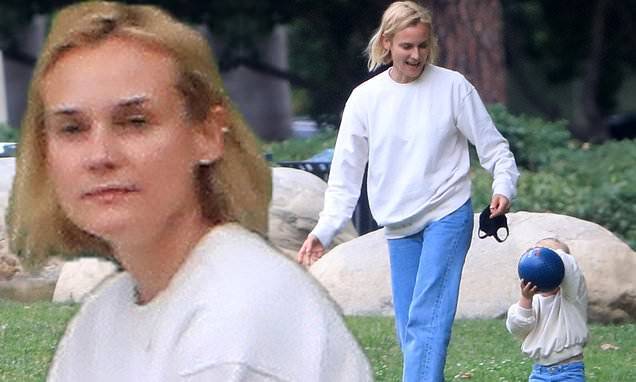Diane Kruger - Diane Kruger twins with her one-year-old daughter in matching white sweatshirts and light wash jeans - dailymail.co.uk - Germany - city Beverly Hills