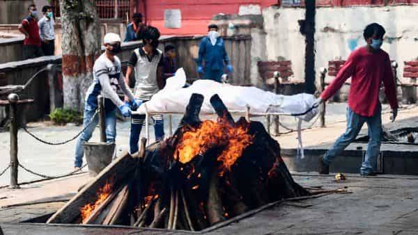 Open all hours, New Delhi crematorium struggles with coronavirus dead - livemint.com - city New Delhi