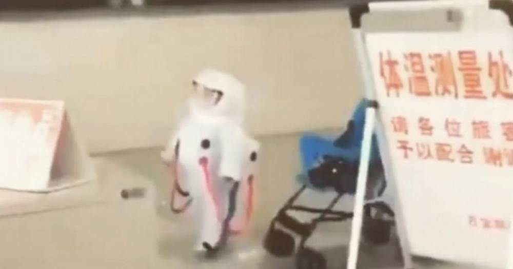 Mum dresses children in astronaut suits to protect them from coronavirus - dailystar.co.uk - China