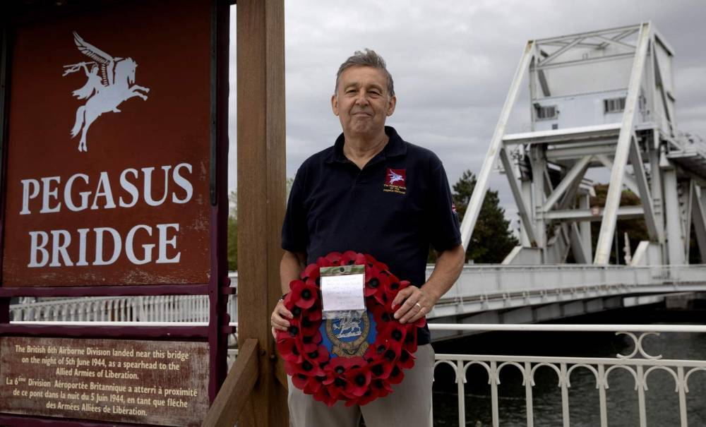 One man lays wreaths in Normandy on this unusual D-Day - clickorlando.com - France