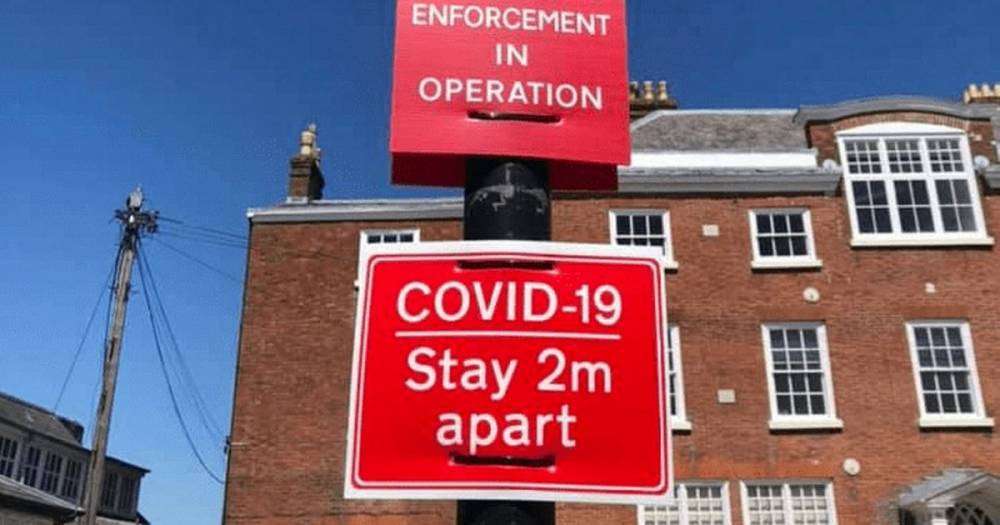 Lib Dem - Drivers hit with fines after council makes punctuation blunder on parking sign - mirror.co.uk