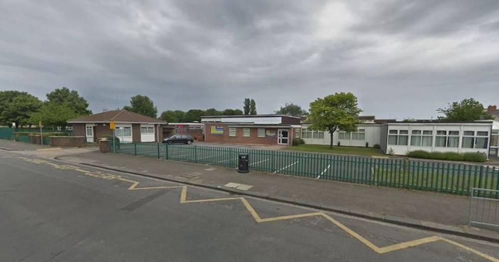 Primary school worker tests positive for coronavirus but parents told not to panic - mirror.co.uk