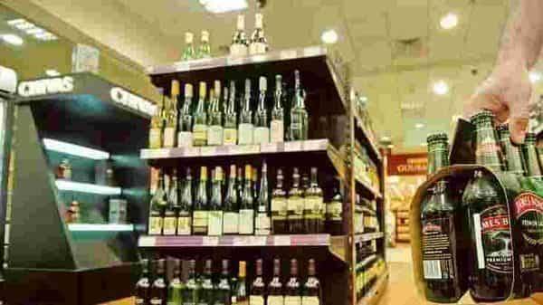 Liquor traders surrender business in Madhya Pradesh - livemint.com - India