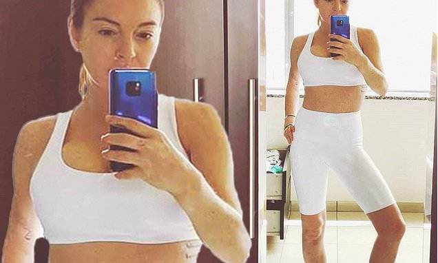Lindsay Lohan - Lindsay Lohan flaunts her fit and active physique ahead of morning yoga session in Dubai - dailymail.co.uk - city Dubai
