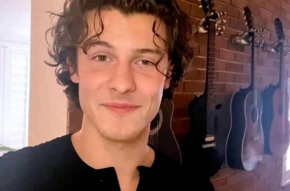 Shawn Mendes - Shawn Mendes Shouts Out Grads, Students Perform His Hit 'There's Nothing Holdin' Me Back' at 'Dear Class of 2020' Commencement - billboard.com
