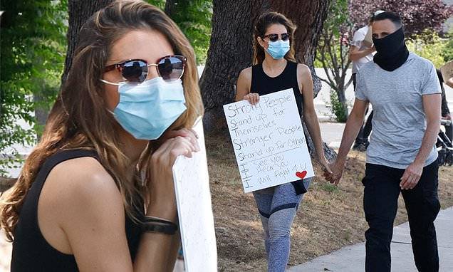 Maria Menounos - Maria Menounos carries homemade sign as she and hubby Kevin Undergaro take part in BLM rally in LA - dailymail.co.uk - Los Angeles - city Los Angeles