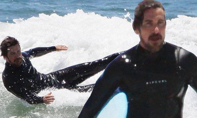 Ford V (V) - Christian Bale has lively day hitting the waves in LA as he surfs amid state's gradual reopening - dailymail.co.uk - Los Angeles