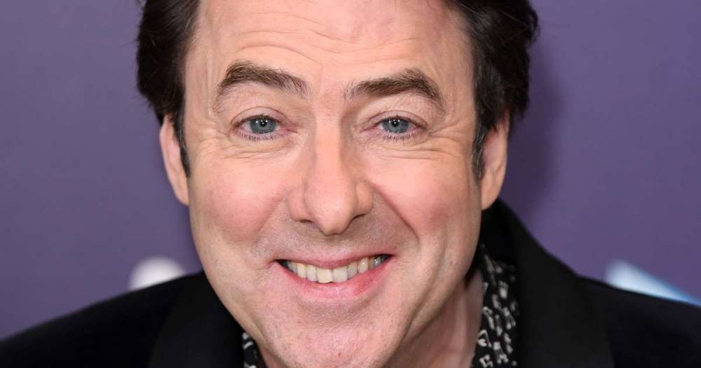 Jonathan Ross - 'She's right!' Jonathan Ross DEFENDS embattled J.K. Rowling amid furore over 'transphobic' comments... after a host of stars united to slam the author - msn.com - city London