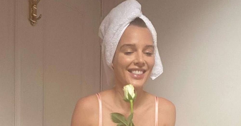 Helen Flanagan - Scott Sinclair - Helen Flanagan vows to stop photoshopping her snaps to be 'better role model' to daughters - mirror.co.uk