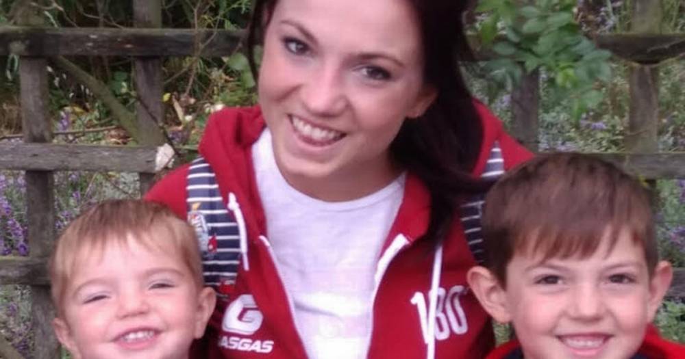 'One in a million' mum, 23, collapses and dies in front of children on family walk - mirror.co.uk