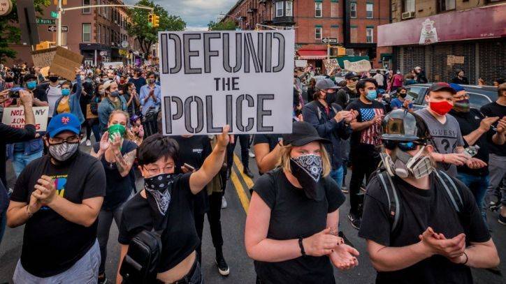 Donald Trump - George Floyd - When protesters cry 'defund the police,' what does it mean? - fox29.com - Usa - Washington