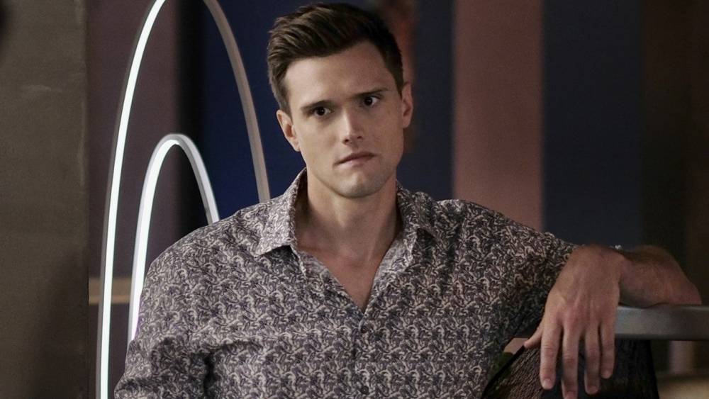 'The Flash' Star Hartley Sawyer Fired After Racist and Misogynistic Tweets Resurface - etonline.com