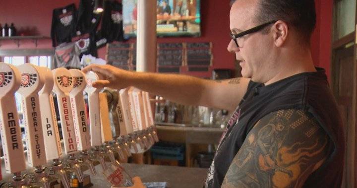 Coronavirus: Saskatchewan restaurants, bars greet first customers in months - globalnews.ca
