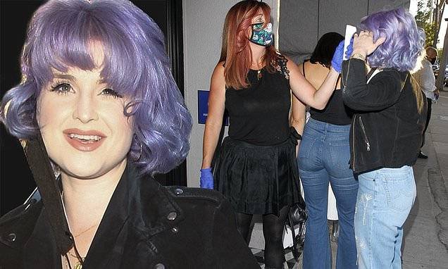Kelly Osbourne - Kelly Osbourne heads out for dinner in Hollywood and gets temperature checked at the door - dailymail.co.uk - Britain - Los Angeles - city Los Angeles - city Hollywood