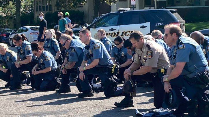 Georgia state trooper tells protesters in viral video: 'I only kneel for ... God' - fox29.com