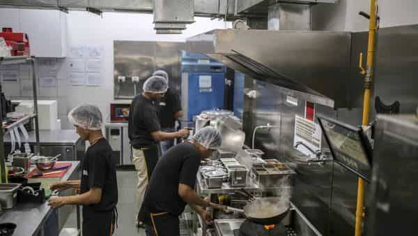 Food aggregators, restaurants focus on cloud kitchens as business uncertainty reigns - livemint.com - city New Delhi - India