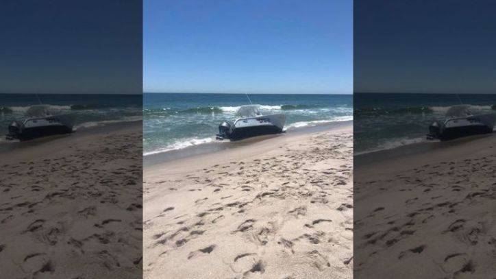 Breaching whale capsizes boat in NJ, throwing 2 people into Atlantic Ocean - fox29.com - state New Jersey - county Ocean