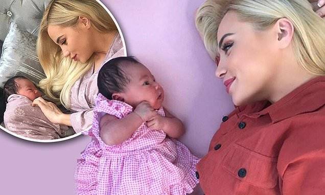 Melissa Reeves of Ex On The Beach fame shares first photos of daughter's face - dailymail.co.uk - county Simpson