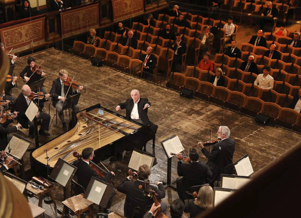 Vienna Philharmonic purrs back to life after pandemic pause - clickorlando.com - city Vienna