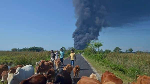 Air Force on standby as massive fire rages at Assam's Baghjan oil well - livemint.com - India