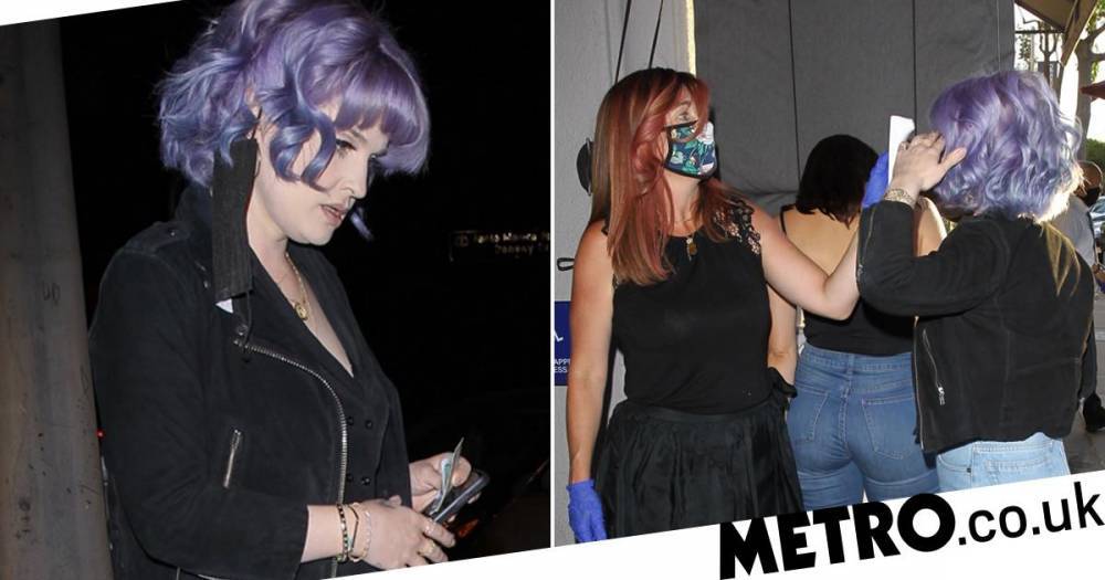 Kelly Osbourne - Kelly Osbourne has temperature checked as she grabs dinner out in LA after lockdown restrictions ease - metro.co.uk