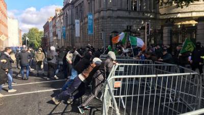 Protesters clash outside the Dáil - rte.ie - Ireland - city Dublin