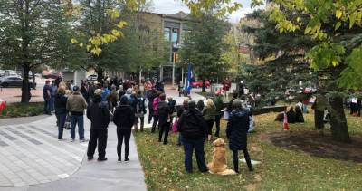 New Brunswick - Coronavirus: Dozens show up at anti-mask rally in Moncton, N.B. - globalnews.ca