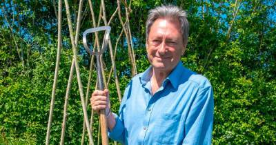 Alan Titchmarsh - Alan Titchmarsh lifts lid on secret health battle after 60 years of gardening - mirror.co.uk - county Hampshire