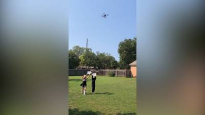 Couple tests socially-distanced Halloween candy delivery system using drone - fox29.com - Usa - state Texas