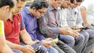 Covid-19 virus may survive on smartphones, banknotes for 28 days: Study - livemint.com - Australia