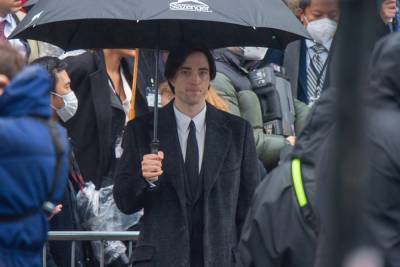 Robert Pattinson - Robert Pattinson spotted on ‘The Batman’ set after COVID-19 shutdown - nypost.com - Britain - county Hall