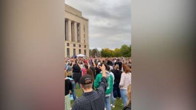 John Drake - Thousands, many maskless, packed together at concert in Nashville amid rising COVID-19 cases - fox29.com - city Nashville